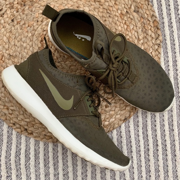 Nike Shoes - NIKE REJUVENATE